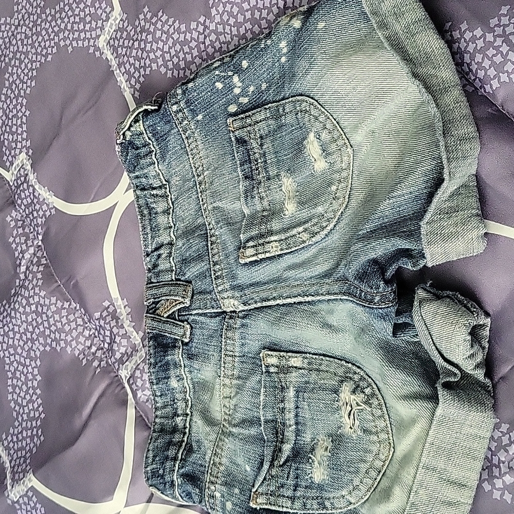 Distressed shorts - Picture 3 of 4